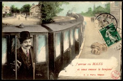 « J'arrive au Mans et vous envoie le bonjour », carte postale, cliché Demosi, [début XXe siècle] (Archives départementales de la Sarthe, 2 Fi 2623)