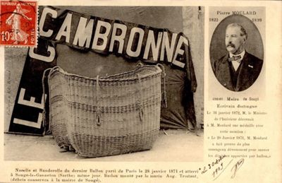 Nacelle et banderole du dernier ballon parti de Paris le 28 janvier 1871 et atterri à Sougé-le-Ganelon (Sarthe), carte postale, début du XXe siècle (Archives départementales de la Sarthe, 2 Fi 9212)