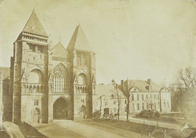 Visuel : Notre-Dame-de-la-Couture, façade, photographie, cliché anonyme, début du XXe siècle (Archives départementales de la Sarthe, 18 J 549)