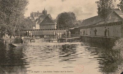 Le Mans, les bains Boulay sur la Sarthe, carte postale, cliché Garczynski, [début du XXe s.] (Archives départementales de la Sarthe, 2 Fi 7966).jpg