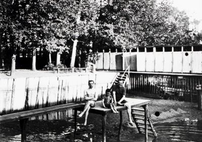 les bains Boulay, photographie, cliché Georges Jagot, 22 juillet 1904 (Archives départementales de la Sarthe, 23 Fi 949).jpg