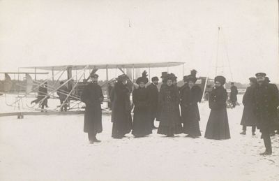 vol de Wilbur Wright à Auvours, photographie, cliché anonyme, 31 décembre 1908 (Archives départementales de la Sarthe, 2 Fi 7538).jpg