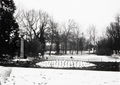 Le Mans, le jardin d'horticulture sous la neige, photographie, cliché Georges Jagot, 2 mars 1904 (Archives départementales de la Sarthe, 23 Fi 827).jpg