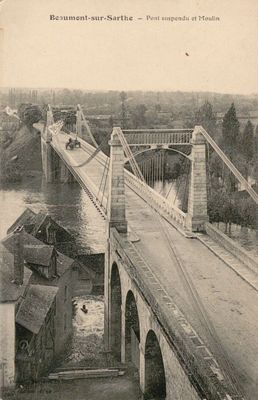 Beaumont-sur-Sarthe, pont suspendu et moulin, carte postale, cliché Bouveret, début du XXe s. (Archives départementales de la Sarthe, 2 Fi 77).jpg