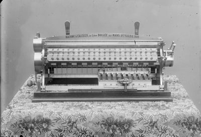 Machine à calculer inventée par Léon Bollée en 1889, photographie, cliché Bollée, [1889_1892] (Archives départementales de la Sarthe, 105 J 6630).jpg