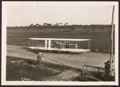 l'aéroplane de Wilbur Wright au camp d'Auvours (Champagné), photographie, cliché « Photographie du journal », août 1908 (Archives départementales de la Sarthe, 5 Fi 1323).jpg
