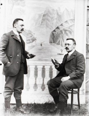 « Le secrétaire de l'U.A.C.S. et son meilleur ami », photographie, cliché Georges Jagot, 22 février 1902 (Archives départementales de la Sarthe, 23 Fi 488).jpg